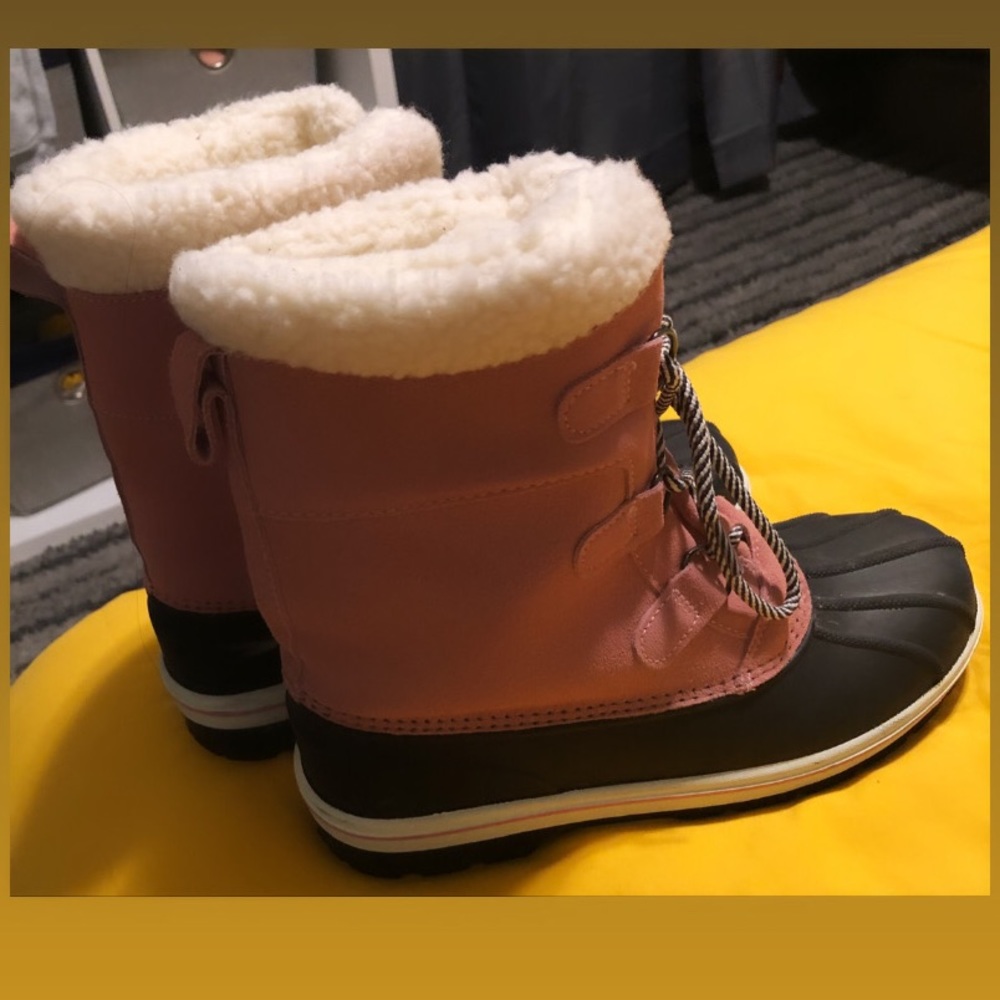 Snow boots